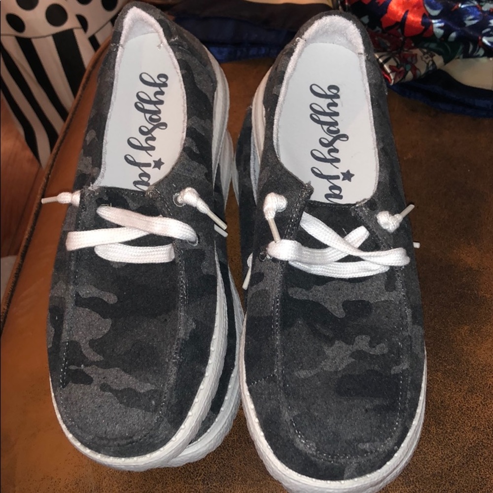 Very G Gypsy Jazz camo sneakers